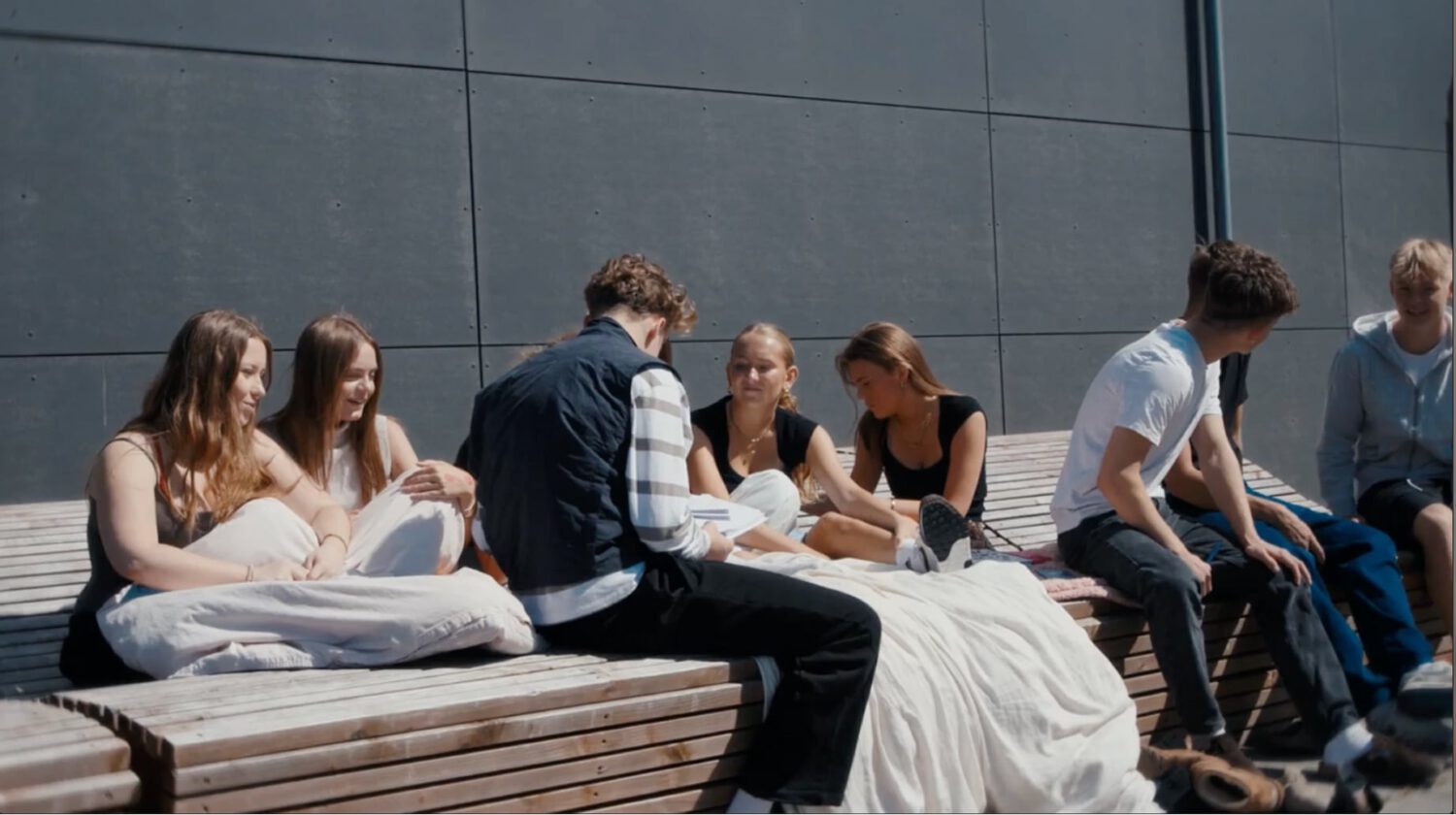 Gylling Efterskole, elever udendørs